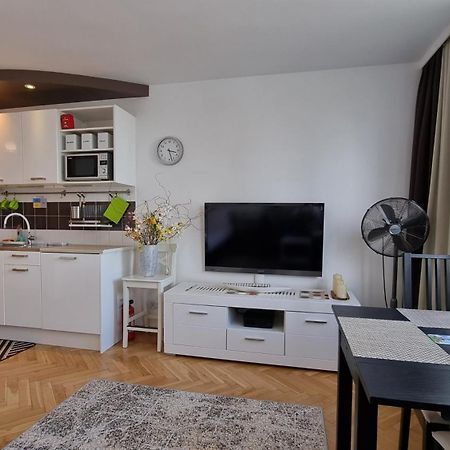 Like Home Flat B Warsaw Exterior photo